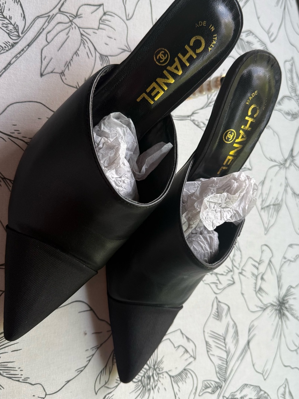 CHANEL Black Pointed-Toe Leather and Fabric Mules